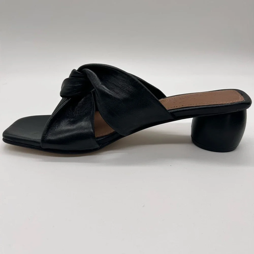 Journee Signature Sandals Womens 8.5 Black Leather Charlize Twisted Slip On‎ NEW